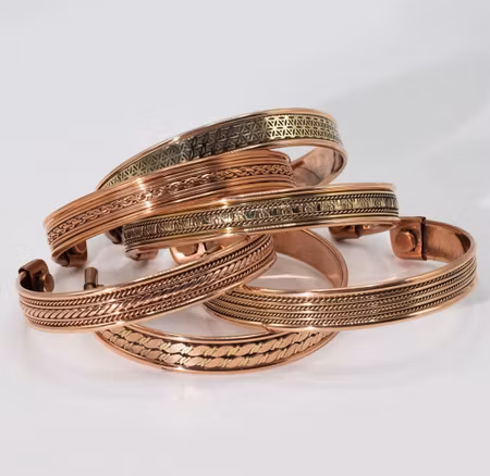 Koppar armband med magneter och mässings detaljer