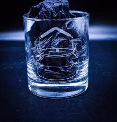 Graverat Whiskeyglas Kaffepannan