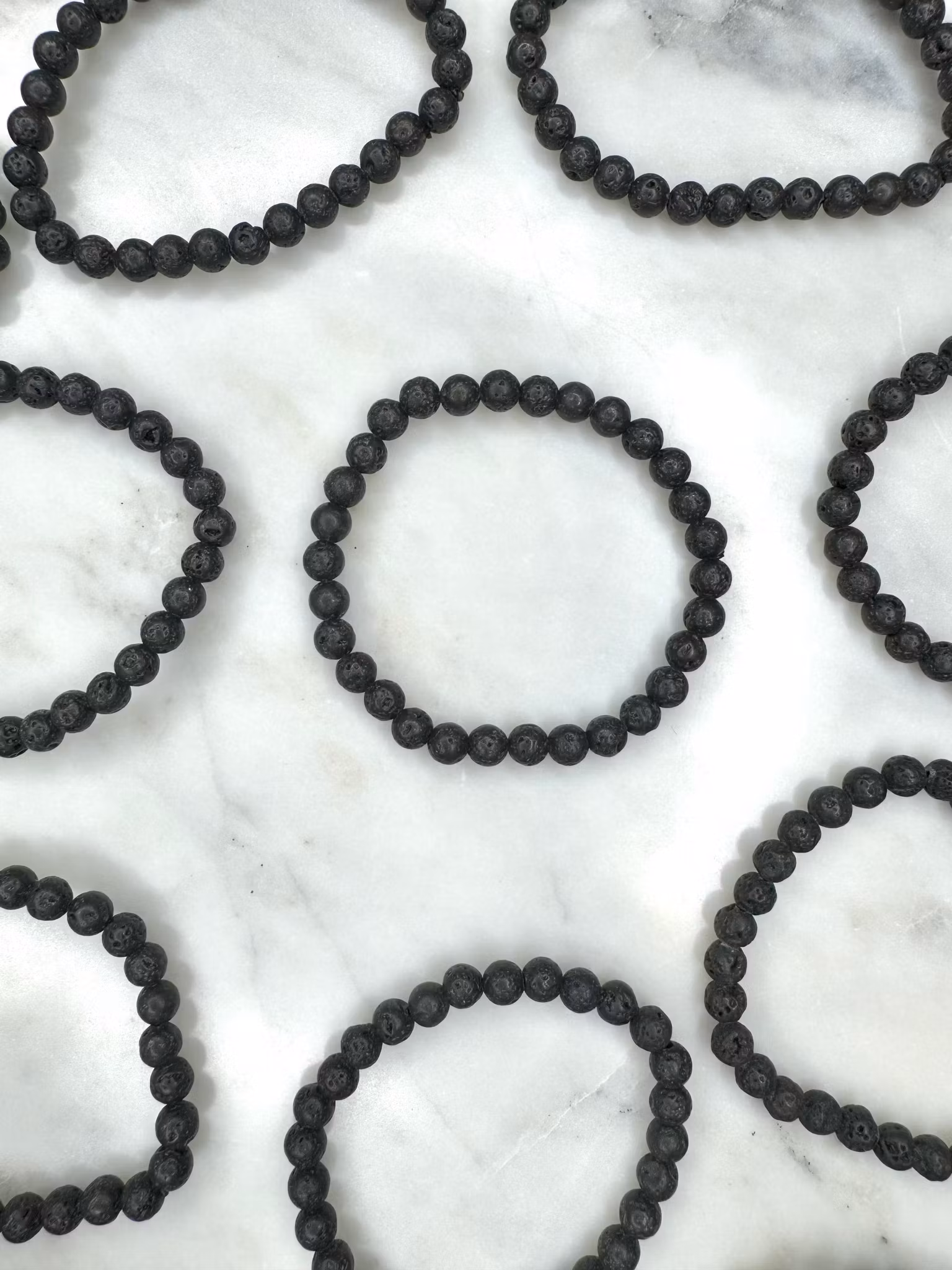 Lavasten armband on a table kristall