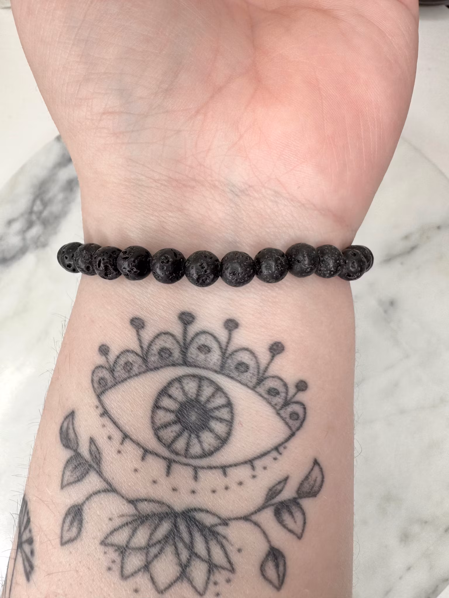 Lavasten 6mm armband runt handled