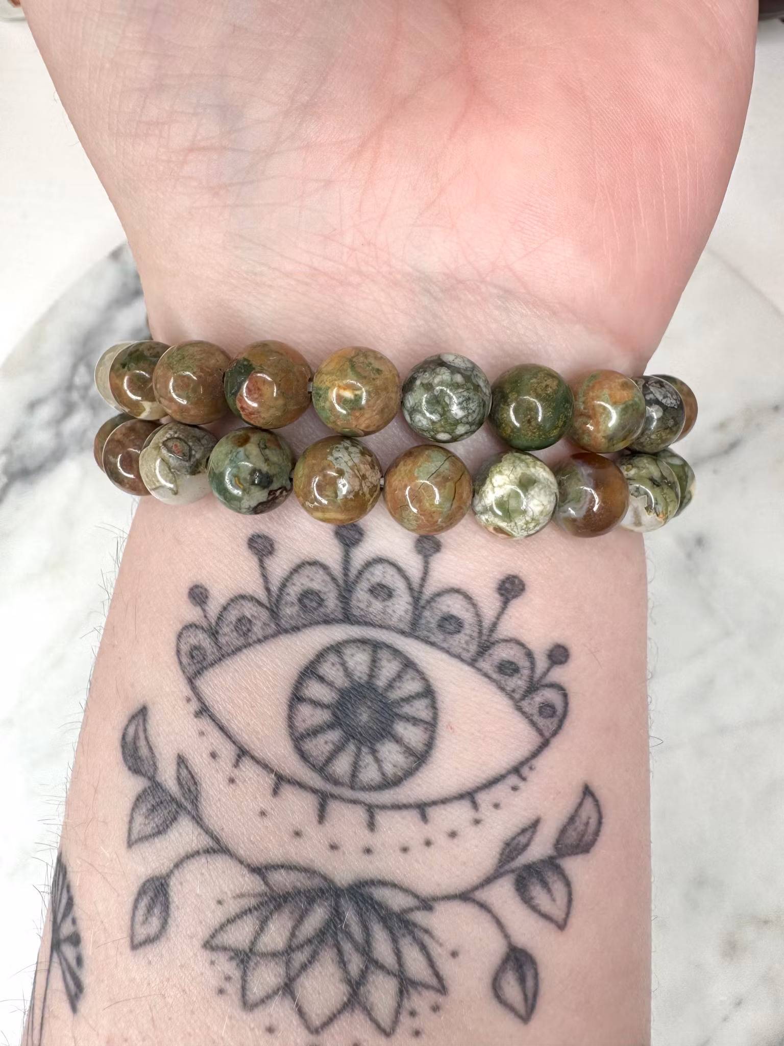 Armband i regnskogsjaspis 8mm kristall  runt handlet med tattoo