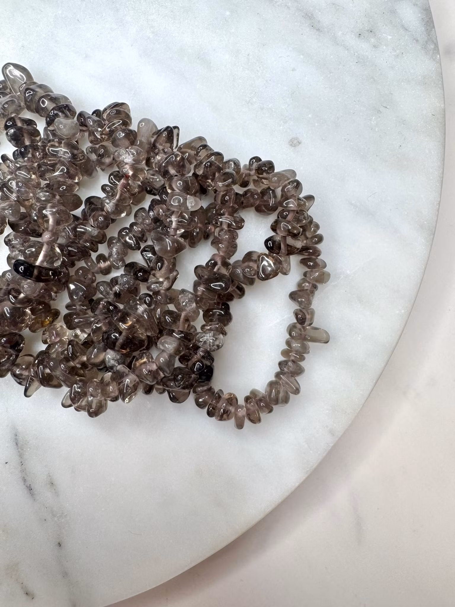 Chipsarmband i rökkvarts