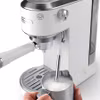 De'Longhi Dedica Duo EC890.WI Espressomaskin med Cold Brew Vit