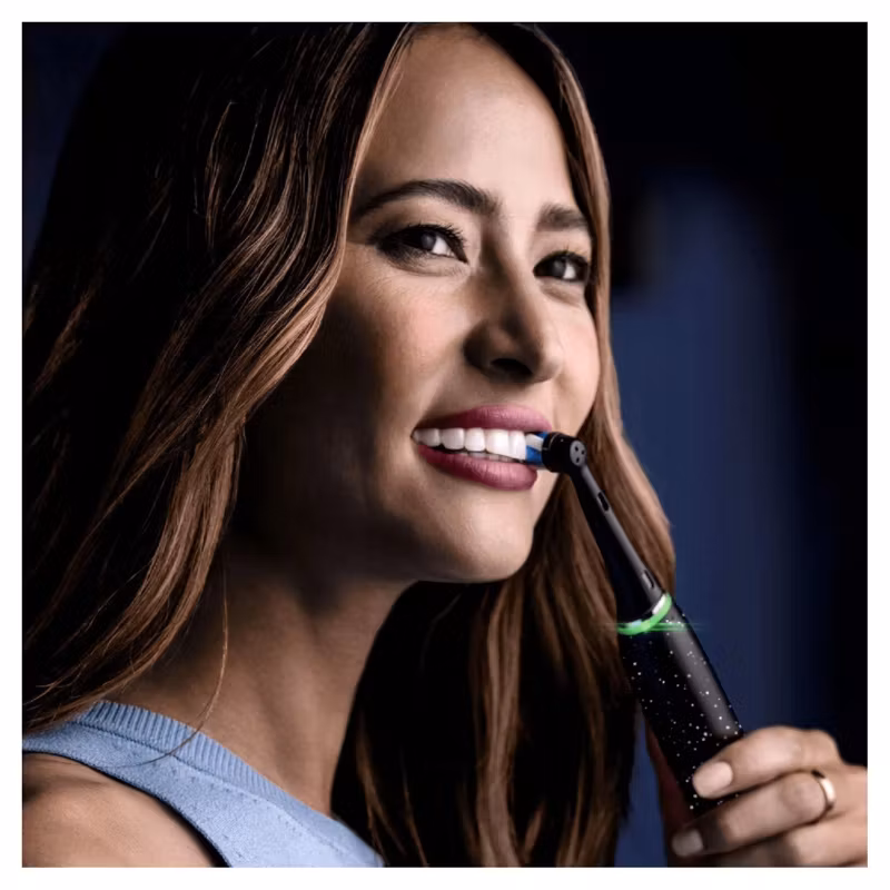 Oral-B iO Series 10 Cosmic Black eltandborste med AI-teknik