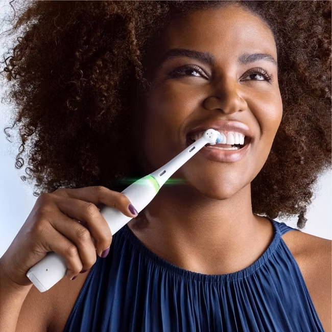 Oral B Eltandborste iO serie 5 vit