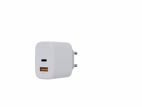 Xtorm 67W GaN2 Ultra Hemladdare USB-C PD/USB-A Vit