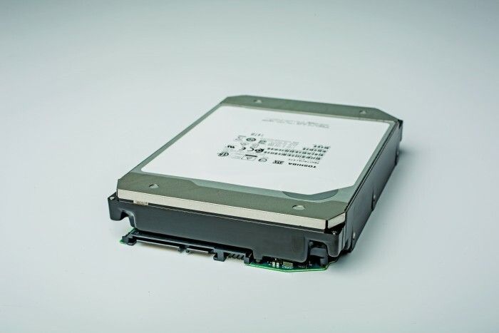 Toshiba MG08 16 TB, hard drive (SATA 6 GB / s, 3.5 ", bulk)