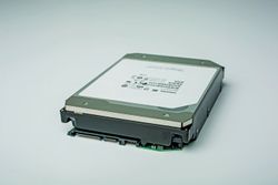 Toshiba MG08 16 TB, hard drive (SATA 6 GB / s, 3.5 ", bulk)