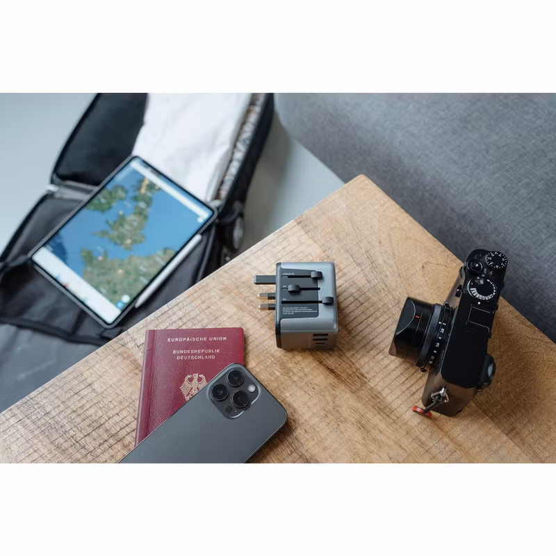 Verbatim universal travel adapter UTA-03, travel plug (black/silver, 2x USB-A, 3x USB-C)