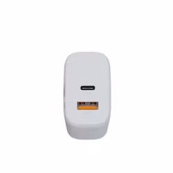 Xtorm 67W GaN2 Ultra Hemladdare USB-C PD/USB-A Vit