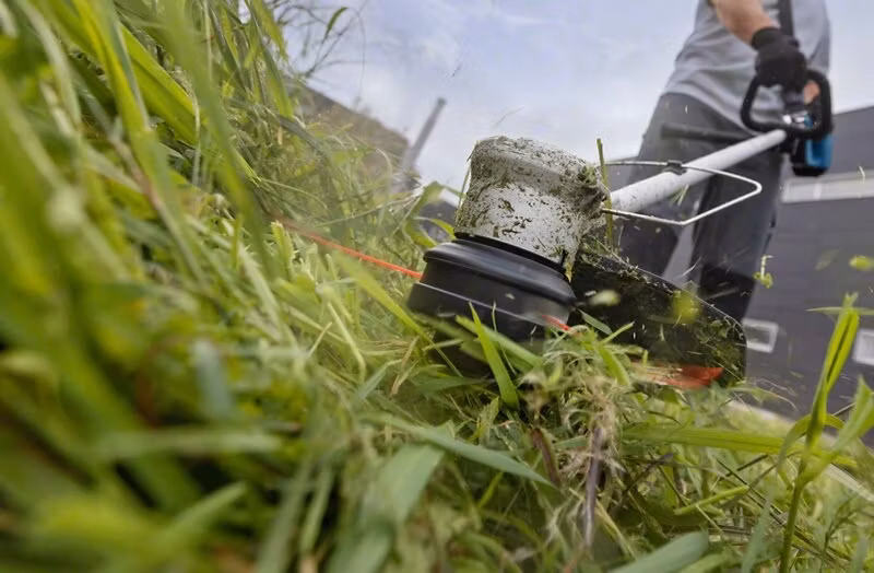 Bosch GRT 18V-33 Professional Grästrimmer utan batteri & laddare