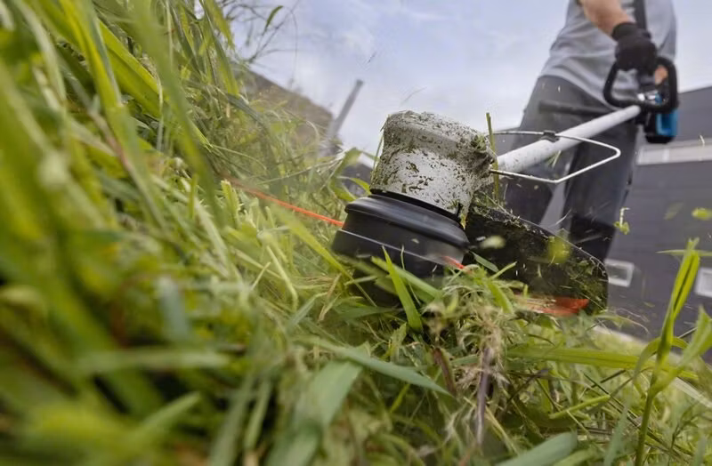 Bosch sladdlös grästrimmer GRT 18V-33 Professional solo (blå/svart, utan batteri och laddare)
