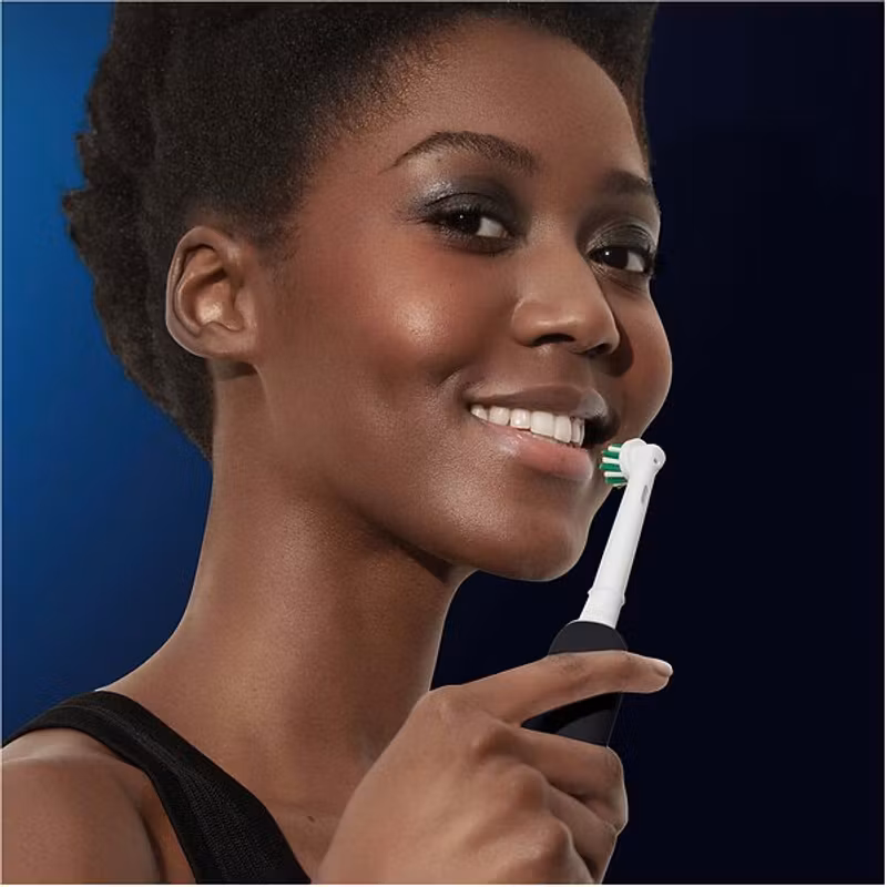 Oral-B Pro 1 Travel Edition Eltandborste inkl Resefodral Svart