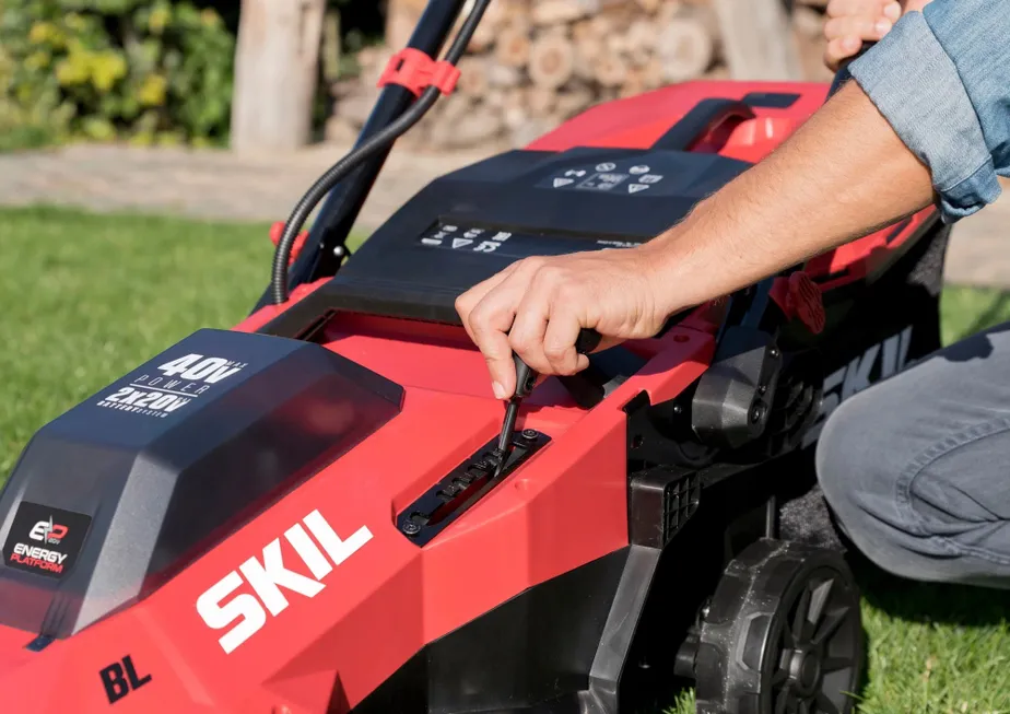 Skil GM1E0140BA Batteridriven Gräsklippare 43 cm Skärbredd Inkl 2 Batterier och Laddare
