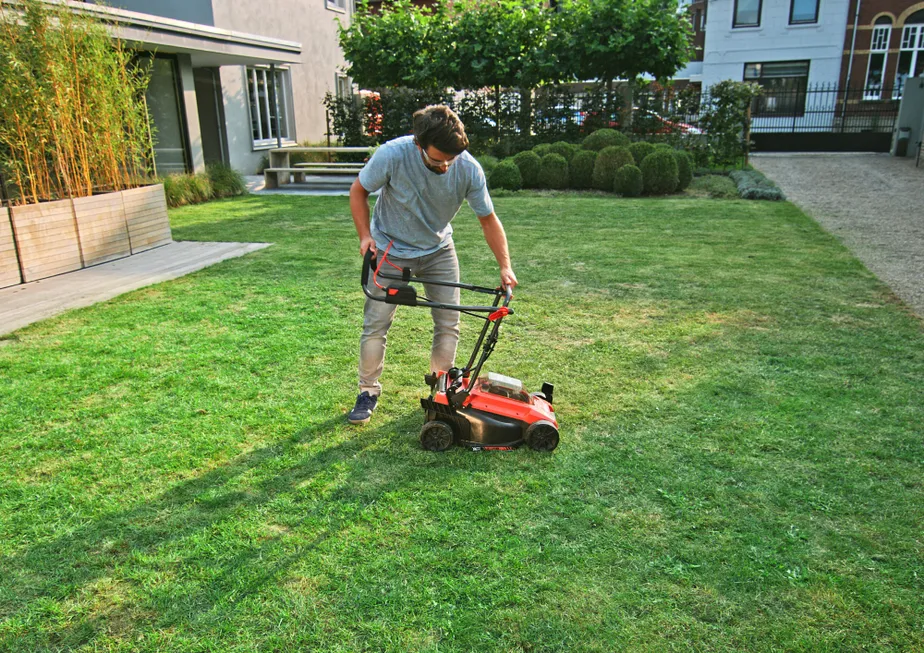 Skil Batteridriven gräsklippare Sladdlös inkl Batterier och Laddare 34 cm