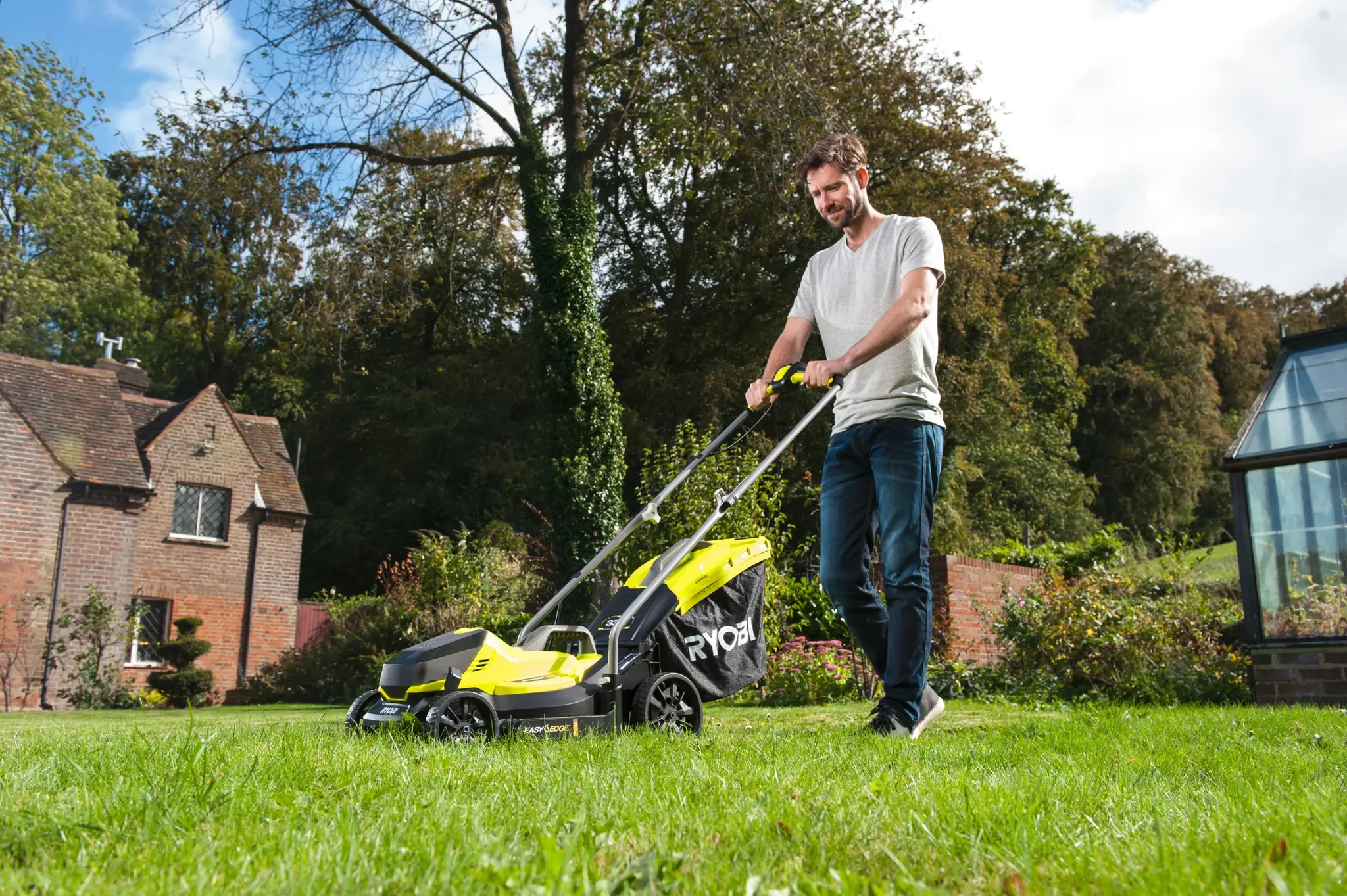 Ryobi One+ RLM18X33B40 Elektrisk Gräsklippare