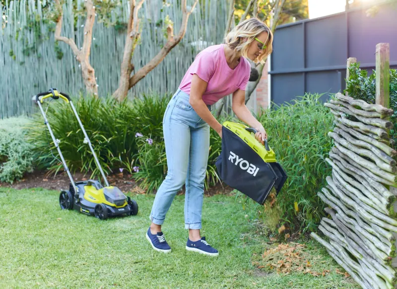 Ryobi One+ RLM18X33B40 Elektrisk Gräsklippare