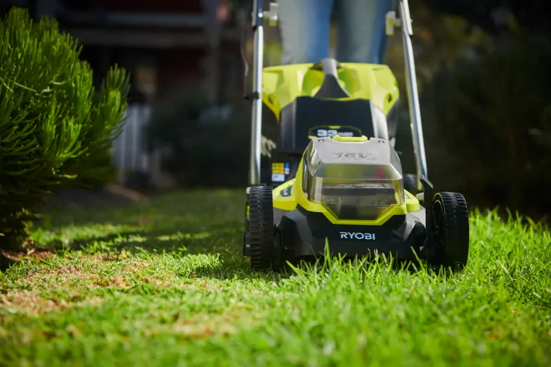 Ryobi One+ RLM18X33B40 Elektrisk Gräsklippare
