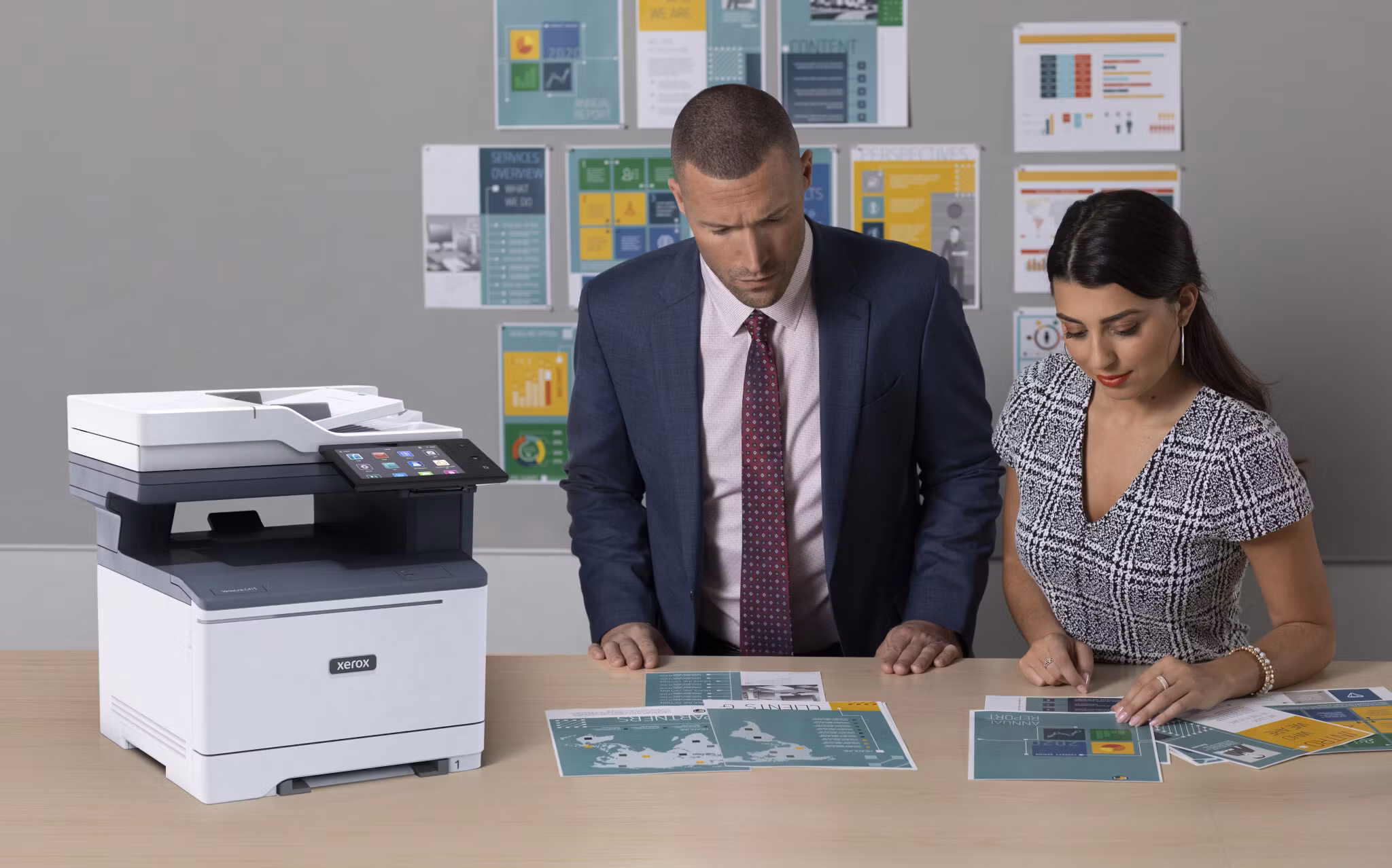 Xerox VersaLink C415 A4 40 sid/min Duplex Kopiering/Utskrift/Skanning/Fax PS3 PCL5e/6 2 fack 251 ark