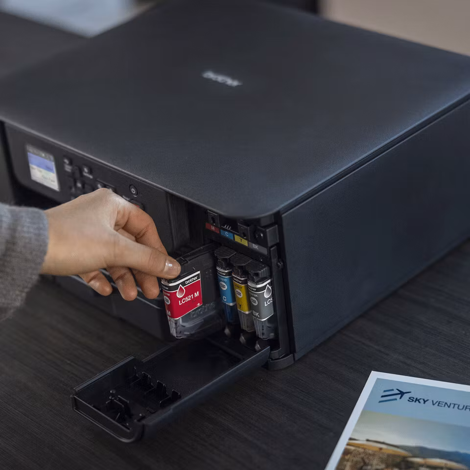 Brother 3-i-1 kompakt trådlös bläckstråleskrivare DCP-J1310DW