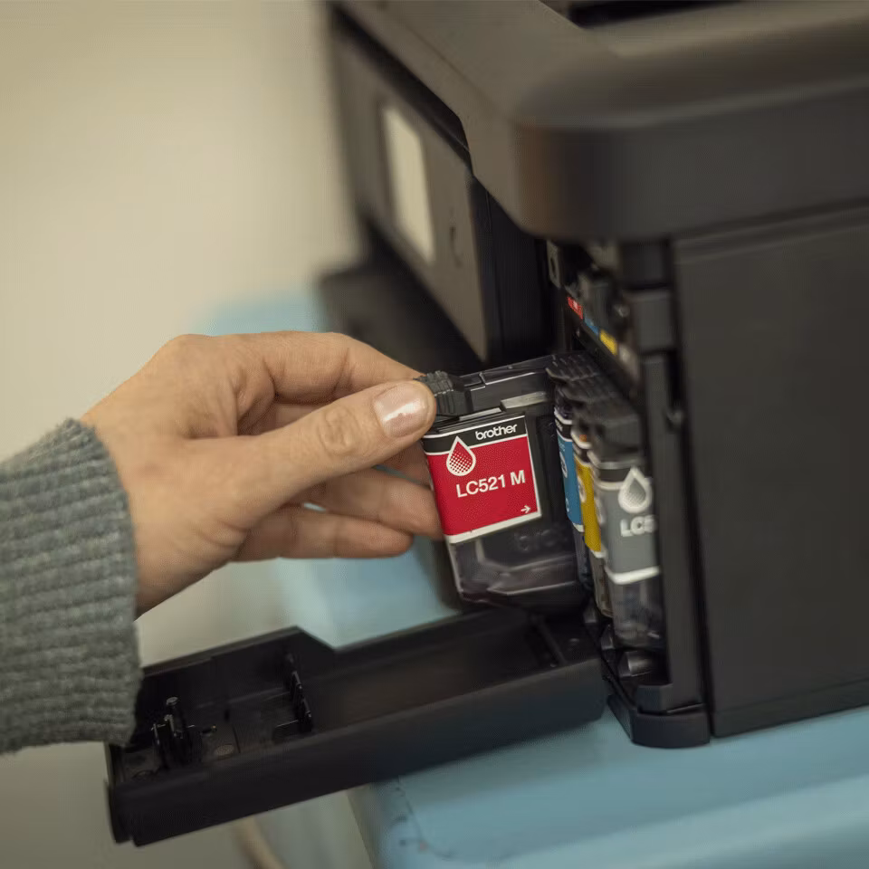 Brother 3-i-1 kompakt trådlös bläckstråleskrivare DCP-J1460DW