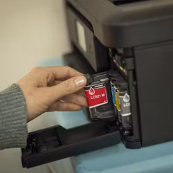 Brother 3-i-1 kompakt trådlös bläckstråleskrivare DCP-J1460DW