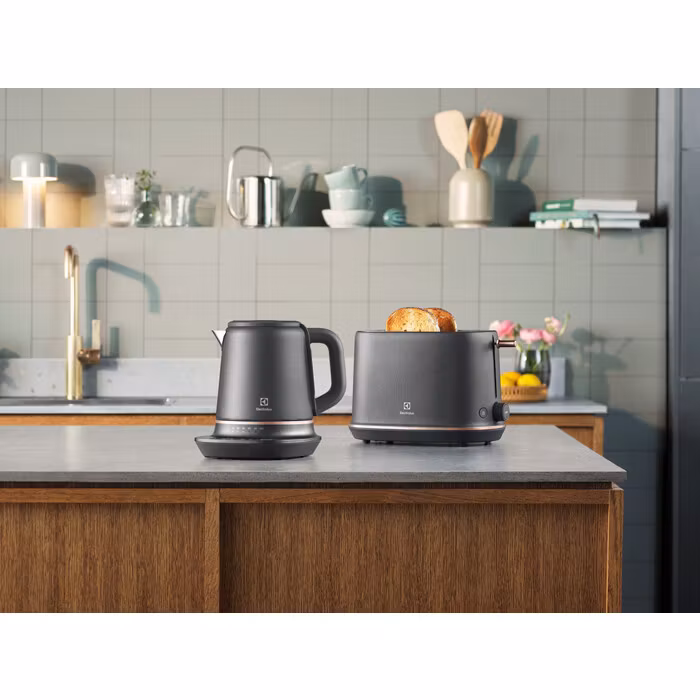 Electrolux E7T1-6BP 2 skivor 980 W svart