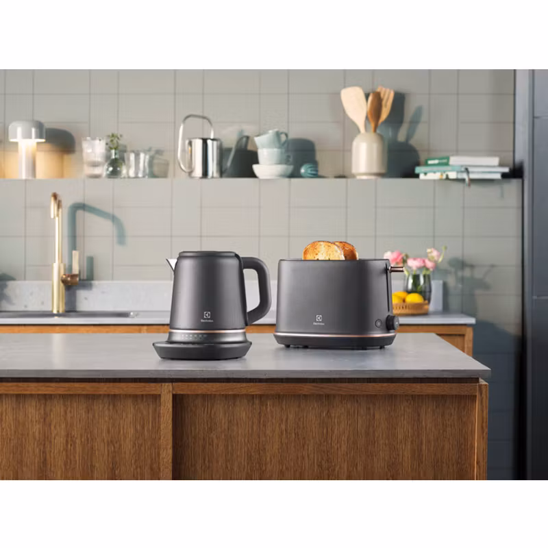 Electrolux E7T1-6BP 2 skivor 980 W svart