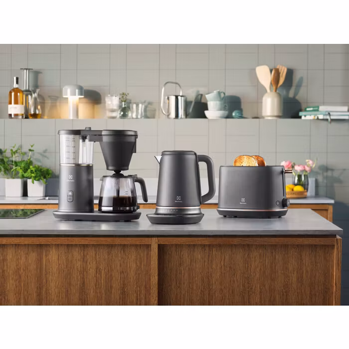 Electrolux E7T1-6BP 2 skivor 980 W svart