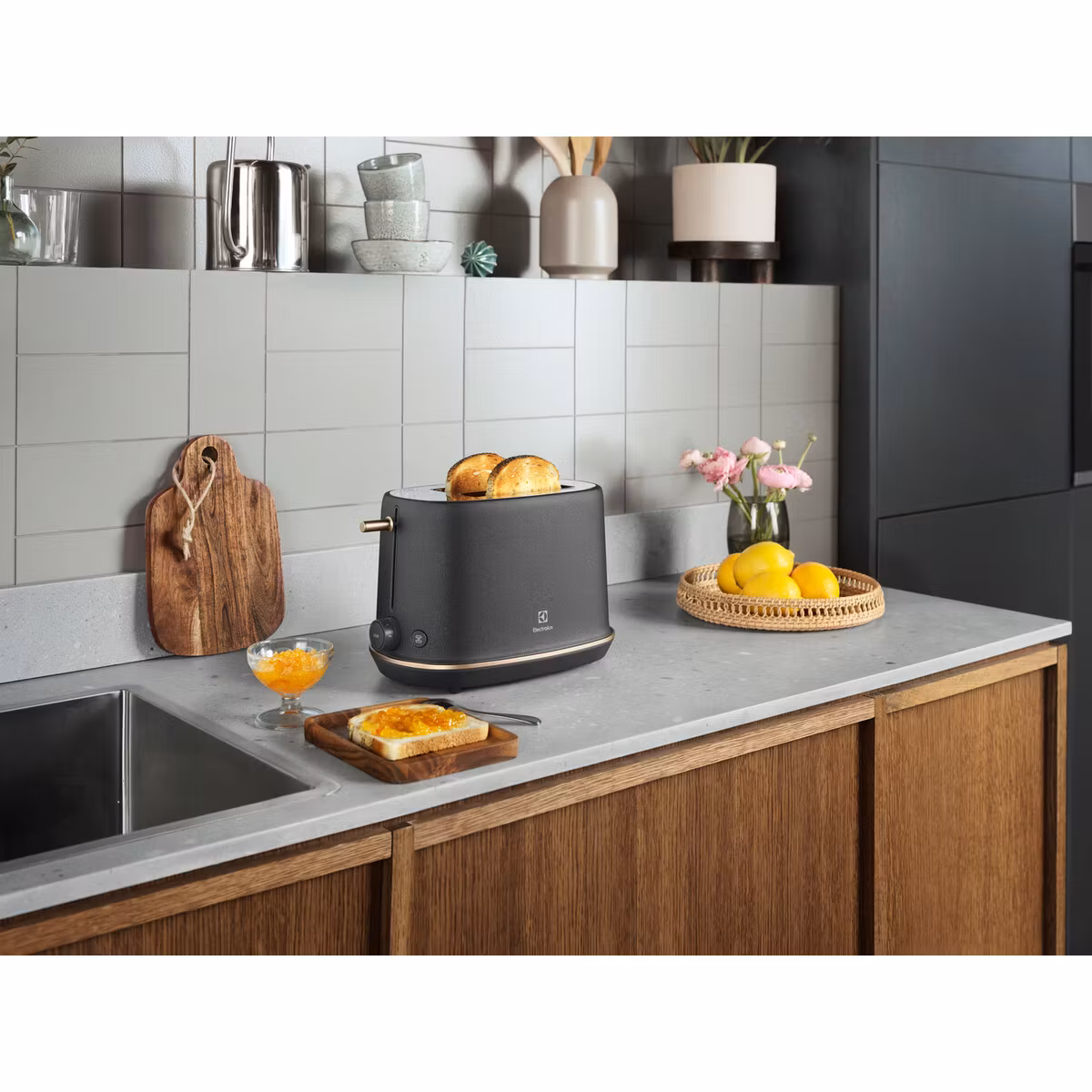 Electrolux E7T1-6BP 2 skivor 980 W svart