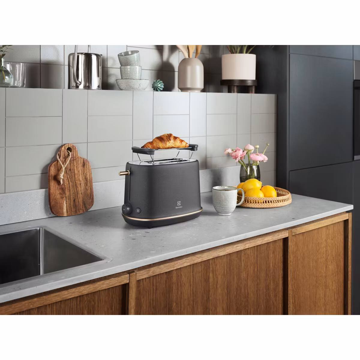 Electrolux E7T1-6BP 2 skivor 980 W svart