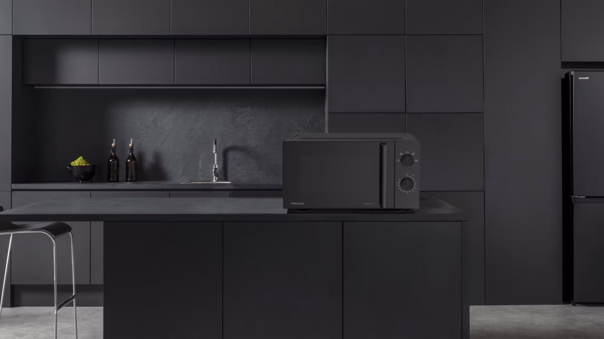 Hisense H20MOBP1HI svart solo mikrovågsugn för bänk, 20 L, 700 W