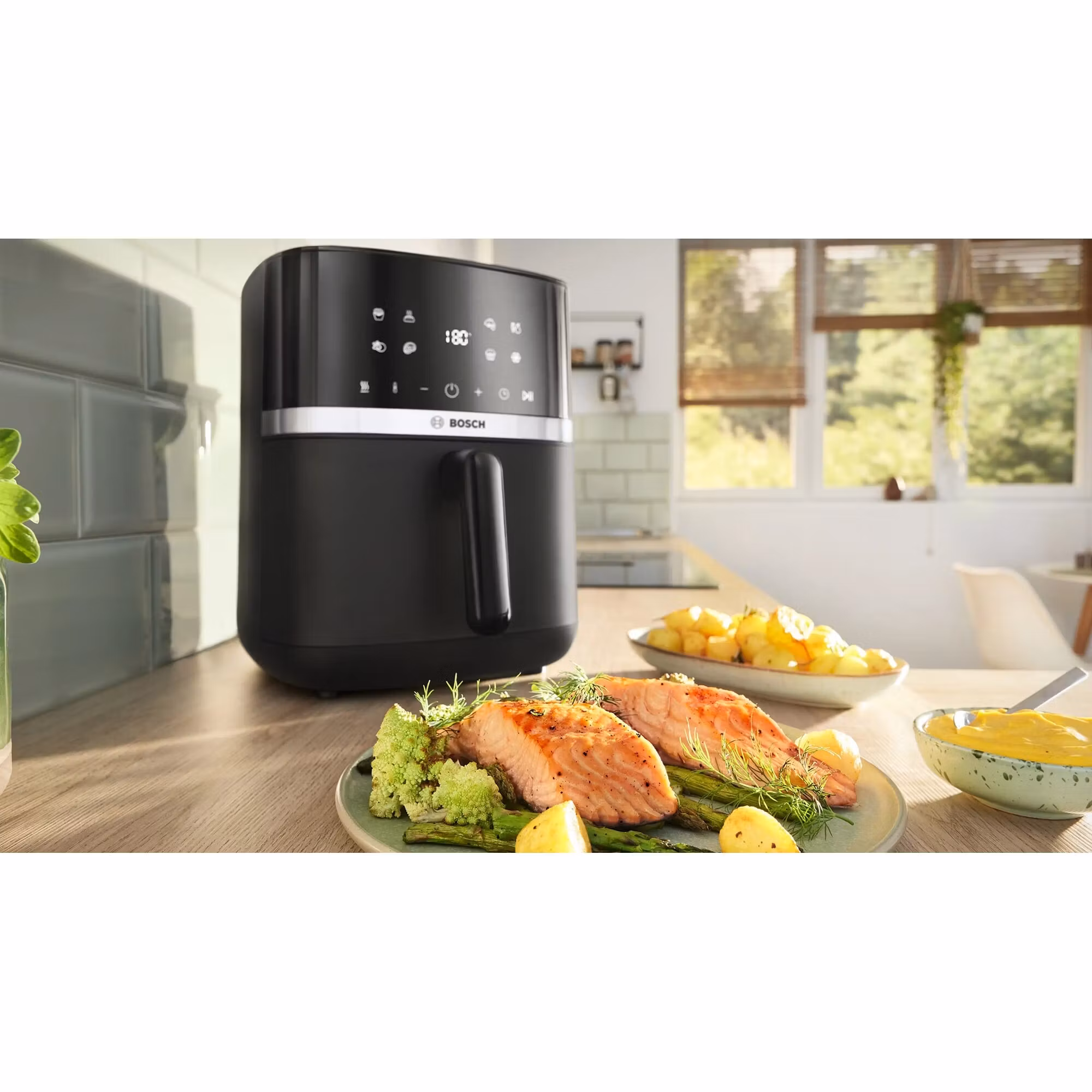 Bosch varmluftsfritös MAF462B0 Serie 4 (svart, 2 050 watt, korg 6,1 liter)