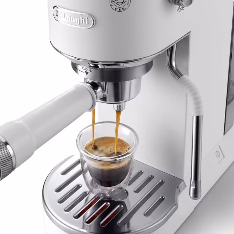 De'Longhi Dedica Duo EC890.WI Espressomaskin med Cold Brew Vit
