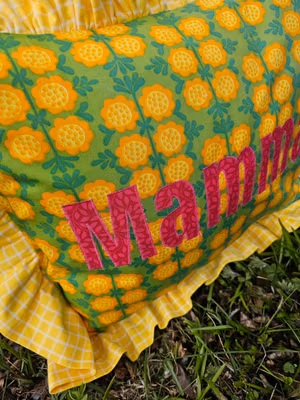 Färgglad kramkudde "mamma"