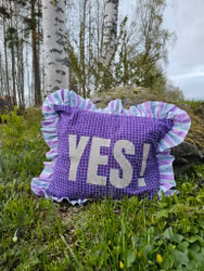 Kopia Kopia Färgglad kramkudde "YES"