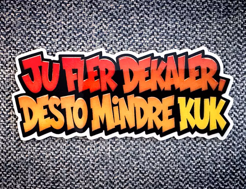 Många dekaler, liten kuk