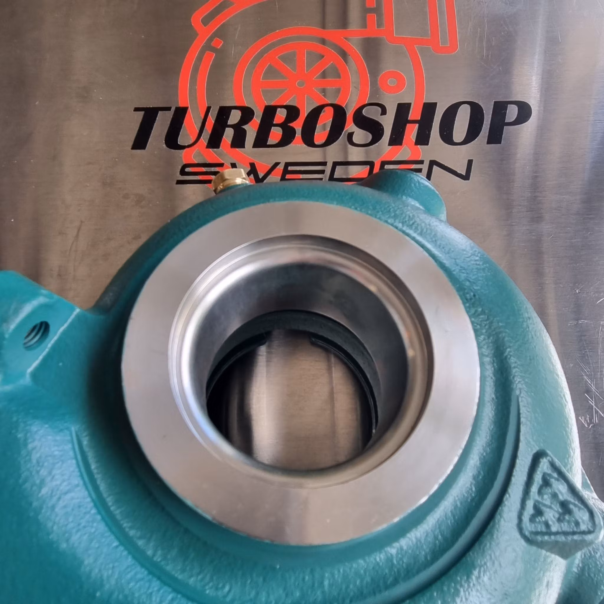 53269706750 / 53269886750  Volvo Penta KAD43 / KAD44 specialturbo"Billet upgrade" ( Bytesturbo ) ( Rostfri hylsa )