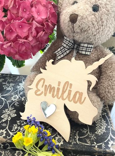 Unicorn i trä med namn