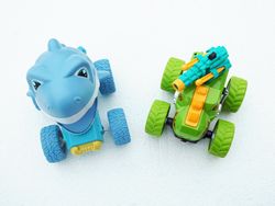 Dinosaurie Pull Back + Tank - Stor - (2 st)