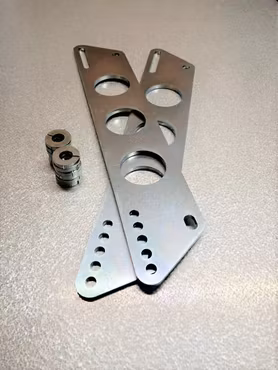 MKM Sportstolsfäste mot Volvo stolsskena