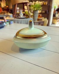 Grön ask med lock