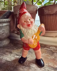 Tomte med instrument