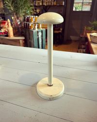 Hatthållare i trä