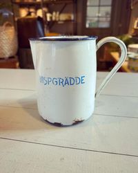 Emaljerad kanna vispgrädde