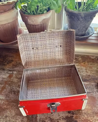 Röd liten väska