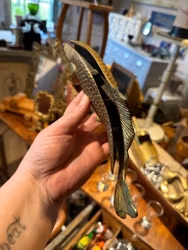 Fisk i metall, dekoration/servetthållare