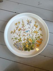 Bricka blommotiv