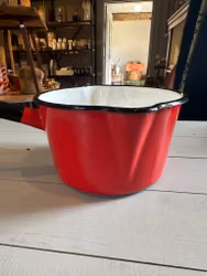 Röd kastrull (speciell frakt)