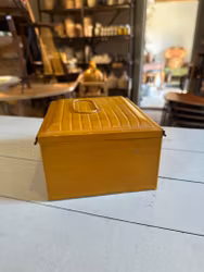 Plåtskrin gult